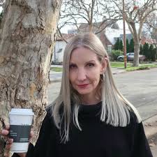 Before mcmillen's client jonna came to see her at her salon, love, dunette, jonna dyed her hair at home every three weeks to cover up her grays. Growing Out Your Natural Gray Hair An Update Some Tips Fashion Should Be Fun