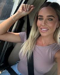 Larissa Rogers's Instagram, Twitter & Facebook