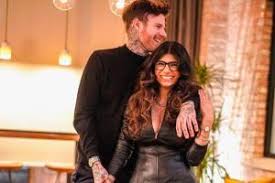 Adult Film star Mia Khalifa breaks hearts, gets engaged to BF Robert