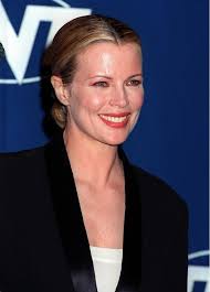 Kim Basinger Frisuren: Eine Legende setzt Trends! Entdecke ihre neuesten  Styles jetzt!