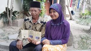 Butuh duit plus kehangatan tante? Bertemu Di Hutan Janda Muda Ikhlas Dinikahi Kakek Usia 70 Tahun Saya Cari Yang Berpengalaman