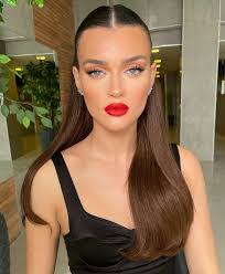 Madeleine Campbell's Instagram, Twitter & Facebook