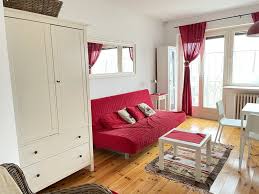 Sehr helle voll ausgestattete ruhige designerwohnung ueber 2 etagen (eg und 1.etage), mit sonniger terrasse und angeschlossenem garten, ca. Leerstehende 2 Zimmer Wohnung Mit Balkon In Berlin Charlottenburg M2square Immobilienagentur