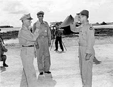 Tibbets war colonel der united states army air forces im zweiten weltkrieg und kommandeur der 509th composite group.am 6. Paul Tibbets Wikipedia