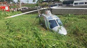 Get the latest helicopter crashes news, articles, videos and photos on the new york post. Helicopter Carrying Ma Yusuf Ali Crash Lands In Swamp Kochi Kerala Deshabhimani Sunday Apr 11 2021