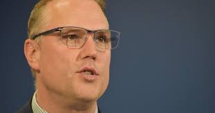 Pemecatan di Georgian College sekarang berjumlah 229 orang kerana institusi  pasca-menengah itu menyalahkan kerajaan persekutuan kerana mengurangkan  kemasukan pelajar antarabangsa, pembekuan yuran pengajian domestik yang  berterusan : r/barrie