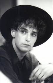 Una enorme multitud despide en buenos aires al músico gustavo cerati, quien falleció este jueves luego de permanecer. Retro Ø¯Ø± ØªÙˆÛŒÛŒØªØ± Un Joven Gustavo Cerati