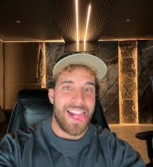 Chad Heasley's Instagram, Twitter & Facebook