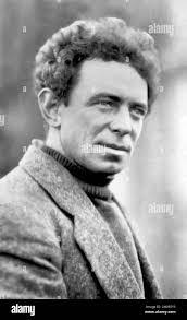 Frank Dow's Instagram, Twitter & Facebook