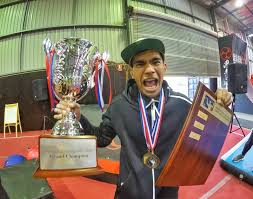 Dimulai dengan persembahan pembukaan yang sungguh bertenaga dan mantap daripada aj, elvira yang berada di kedudukan tercorot minggu lepas juga kelihatan menebus. Juara Mentor Otai 2018 Program Mentor Otai 2018 Tv3 Protege Itu Menewaskan Tiga Protege Lain Iaitu Azee Zarul Husin Alina Siti Sarah Dan Aj Tam Spider Ketan Putt