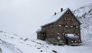 Die fidelitashütte (2.883 m) steht am ostrand des gurgler ferners in den ötztaler alpen in tirol und dient als notlager für das nebenan stehende hochwildehaus. Hochwildehaus 2883 M Otztaler Alpen Tirol