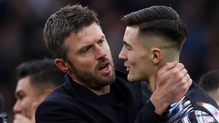 Michael Carrick e Benjamin Šeško 