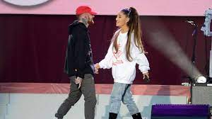 Du kannst doch nicht deinen eigenen artikel kaufen. Intimer Moment Ariana Grande Knutscht Ihren Mac Miller Promiflash De