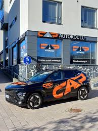 CAP-Autokoulu Granin toimipisteen uusi sähköauto on saapunut! 😍🌱⚡️🔋 Tällä on hyvä lähteä ajotunneille! ✨ Ajaisitko sä ajotunnit mielummin sähköautolla vai polttomoottoriautolla? Kerro kommenteissa 🫵🏼