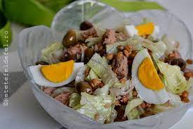 Tonul se scurge de zeama se amesteca cu ceapa tocata marunt. Salata Cu Ton Si Oua Fierte ReÈ›ete Fel De Fel