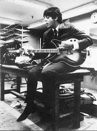 Although the rickenbacker was beginning to come to the fore, paul's höfner was still the only bass used onstage right up until the beatles' final concerts in 1966, when he used a variety of vox amps, depending on the venue. Beatles Archive On Twitter Paul Mccartney Playing George S Rickenbacker 360 12 The Beatles Via Beatles Fabian