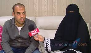 Melakukan gugatan talak cerai kepada andi soraya, rudy sutopo kini sudah kembali mesra dengan istrinya andi soraya. Ketemu Hitungan Hari Pengusaha Langsung Nikahi Soraya Abdullah