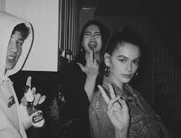 Black And White Best Friends In Movies Pin By Helen On Famed Friend Photos Friends Photography Friend Photoshoot