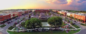 Southlake Town Square Southlake Tx You Don T Have To Be Loaded To Have Fun In This Expensive Area Of Dfw I Love The Outdoor Shopping In The Town Square