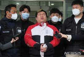 돈벌이에 날 팔지 말라 ● 송영길표 부동산 속도전…친문은 반대 ● 뒤늦게…가상화폐 작전, 처벌 검토 ● 자영업자들, 정부에 보상 최후통첩 ● '손님 살해 뒤 시신훼손' 34세 허민우. Mmteb5pujnpq M