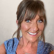 Rita Farrell's Instagram, Twitter & Facebook