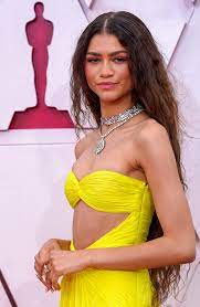 Also do you have any umbrellas around perchance? zendaya eagerly looked around the room. Zendaya Wore Super Long Hair To The 2021 Oscars Red Carpet Allure