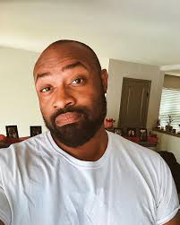 Robert Wiggins (@eloquentlyrob) • Instagram photos and videos