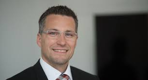 Emergency services then searched for hours for the missing cruise ship passenger. Personelle Veranderungen An Der Spitze Von Baden Wurttemberg International Dr Kai Schmidt Eisenlohr Verlasst Gesellschaft Vorzeitig Auf Eigenen Wunsch Baden Wurttemberg De