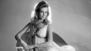 Here's What Happened to 'Bewitched' Star Elizabeth Montgomery | Closer  Weekly