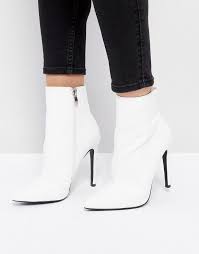 Un choix unique de boots bout pointu disponible dans notre magasin. Public Desire Harlee Bottines A Bout Pointu Blanc Pointed Ankle Boots White High Heel Boots High Heel Boots Ankle