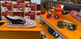 Berikut ini telah kami rangkum beberapa harga sepatu dari brand vans terlaris di tahun 2019. Outlet Store Pertama Vans Kini Dibuka Di Johor Premium Outlets