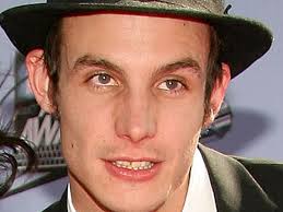 Of course, motown's production style has influenced countless of musicians over the years, not least amy winehouse for. Blake Fielder Civil Besucht Das Grab Von Amy Winehouse Bunte De