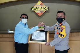 Includes recaps, highlights and analysis on all federer's matches. Berita Dukung Kinerja Kepolisian Manajer Sukorintex Batang Dapat Penghargaan Kanal Berita Pemkab Batang