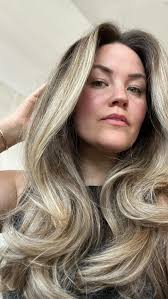 These rollers are a paid actor, I swear! Now that I know my hair can look  this good in less than 20 mins, I’m gonna do it more often ❤️‍🔥, This is  such an easy way to refresh a blowout