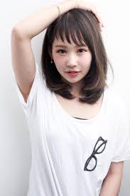 ミディアムヘアのアシメ特集カットorアレンジでも簡単可愛い