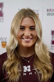 Lara Hodges's Instagram, Twitter & Facebook