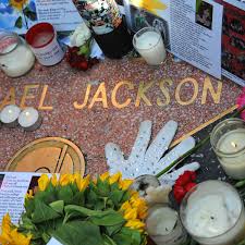 Check out this fantastic collection of michael jackson wallpapers, with 52 michael jackson background images for your desktop, phone or tablet. Todestag Michael Jacksons Vater Verklagt Leibarzt Der Spiegel