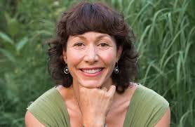 Leila Hatch's Instagram, Twitter & Facebook