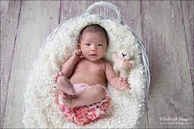 {6 month poses} {6 months} {6 month portraits} {6 month old poses} {wichita baby photography} {wichita family photographer} {family photographer} erin kata photography. Adorable One Month Old Baby Photography In Calgary Studio Jiaqui Newborn Photographer Calgary Windrush Images