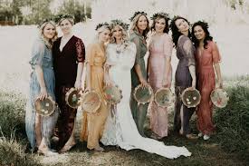 Tijmen kielen/flickr a wedding, just like a birthday, is a celebration. 29 Alternative Bridesmaid Bouquet Ideas To Spark Your Creativity Green Wedding Shoes