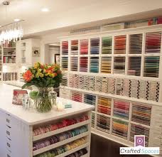 Add some rustic farmhouse charm while getting organized. Plus De 1000 Idees A Propos De Craft Rooms Sur Pinterest Artisanat Papercraft Et Salles De Couture