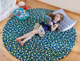 Weißer teppich und farbige möbel. Handgemachter Runder Teppich Exklusive Note Im Haus Teppich Kinderzimmer Teppich Kinderzimmer Junge Runde Teppiche