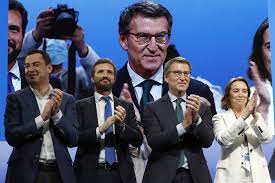 El entierro de Casado con aplauso del difunto