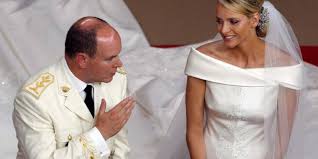 Bevor charlène von monaco fürst albert die ewige liebe schwor, habe sie einen fluchtverusch unternommen. Charlene Und Albert Bei Kirchlicher Trauung In Monaco Rollten Am Ende Tranen Www Sn Online De