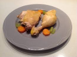 Mettete le cosce di pollo in una grande busta di plastica ermetica e versate la marinata. Pollo Bollito La Ricetta Classica Della Nonna Sempre Odierna