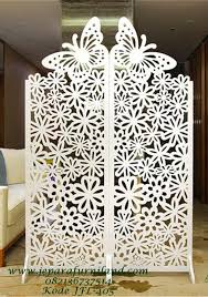 Produk pintu lipat dipasaran pada umumnya terbuat dari beberapa bahan baku seperti kayu, aluminium, upvc & besi. Rumah Minimalis Partisi Lipat Ruang Tamu