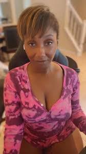 Janelle King's Instagram, Twitter & Facebook