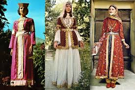 They are believed to have around 200 members and hundreds of. Armenische Damenbekleidung Hisour Kunst Kultur Ausstellung