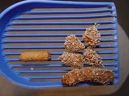 While it may not sound very appetizing to you, a not all recipes you find for making raw cat food online are good for your cat. Making Cat Food