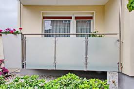 Schone Kombination Von Mattiertem Glas Und Edelstahl Rustikaler Zaun Fechten Balkon Gelander Design